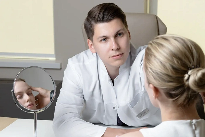 Lower blepharoplasty consultation
